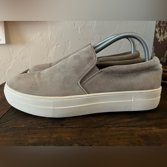 Steve Madden Sneakers Gills Grey
Suede Slip On Shoes, Women’s size 9.5 - Picture 6 of 14